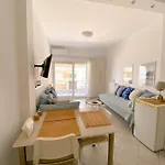 アパート Beachfront Cozy Peraía
