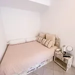 Апартаменты Beachfront Cozy Переа