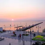 Апартаменты Beachfront Cozy *