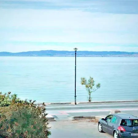 Beachfront Cozy Апартаменты Переа